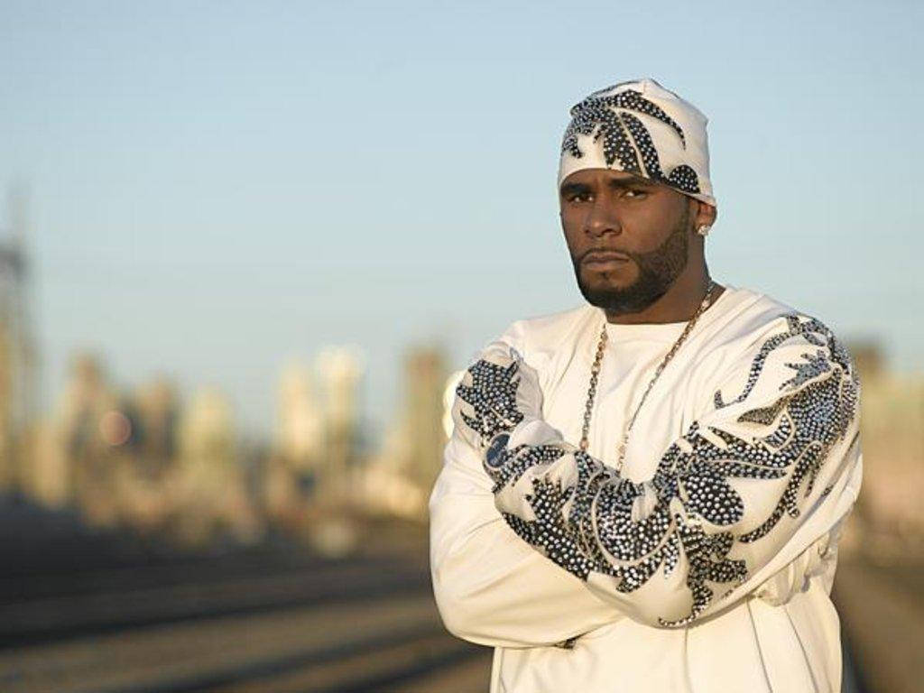 Singer R Kelly Wearing White Jacket Wallpaper