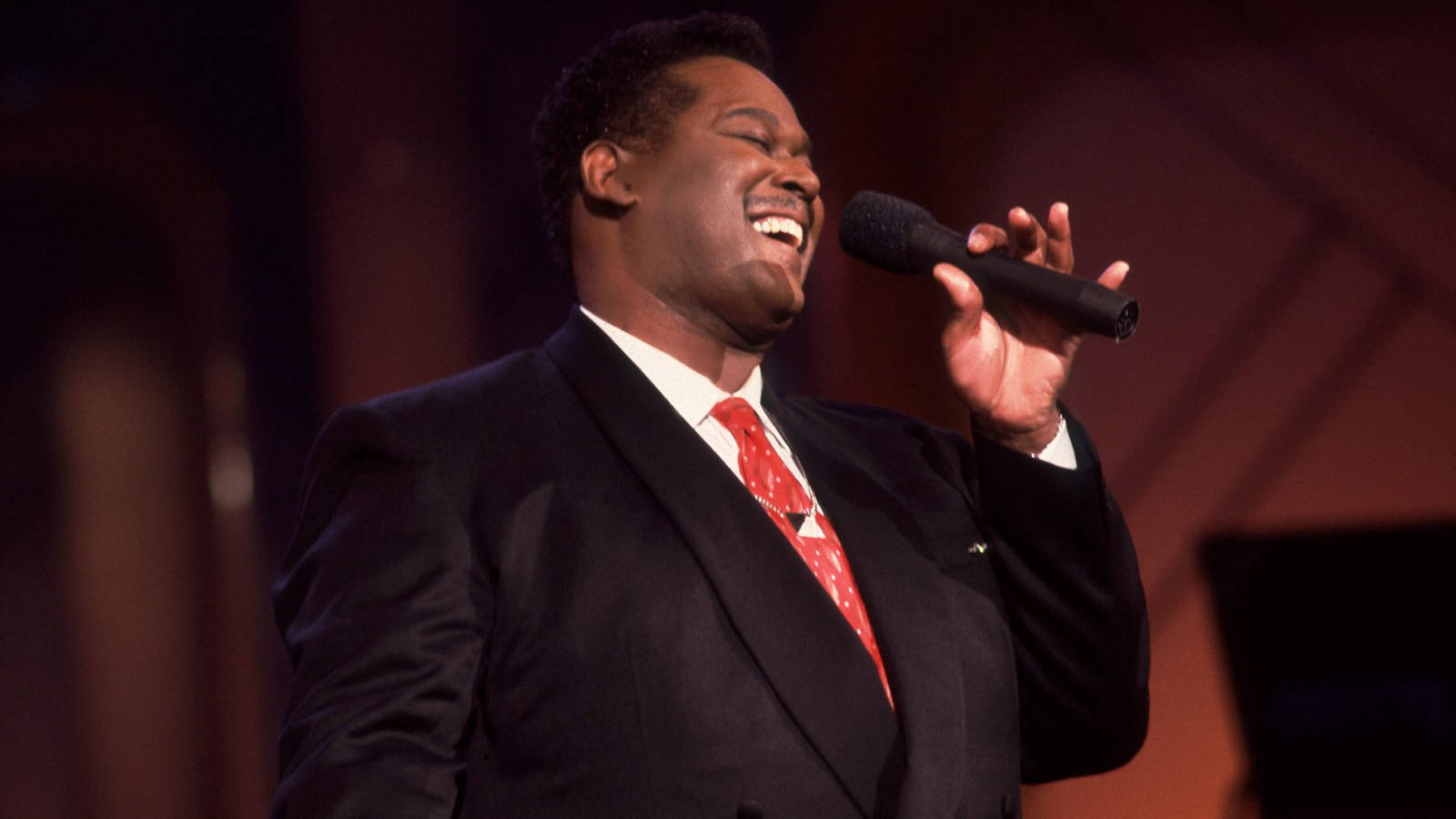 Singer-songwriter Luther Vandross Wallpaper