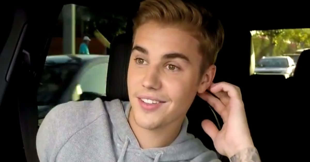 Smiling Justin Bieber 2015 Wallpaper