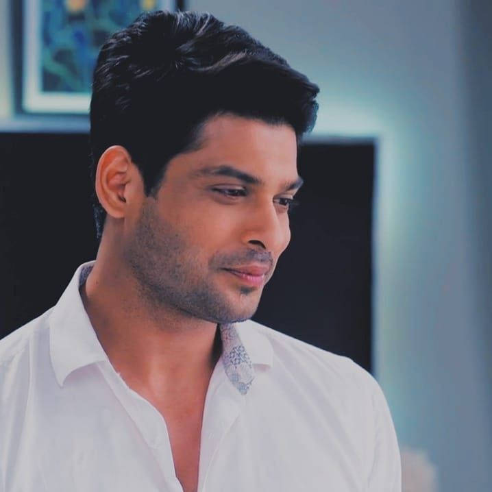 Smiling Sidharth Shukla Wallpaper