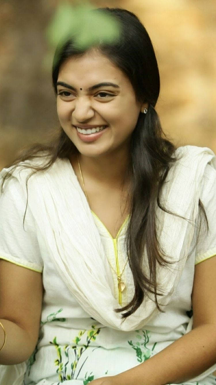 Smiling Simple Nazriya Hd Wallpaper