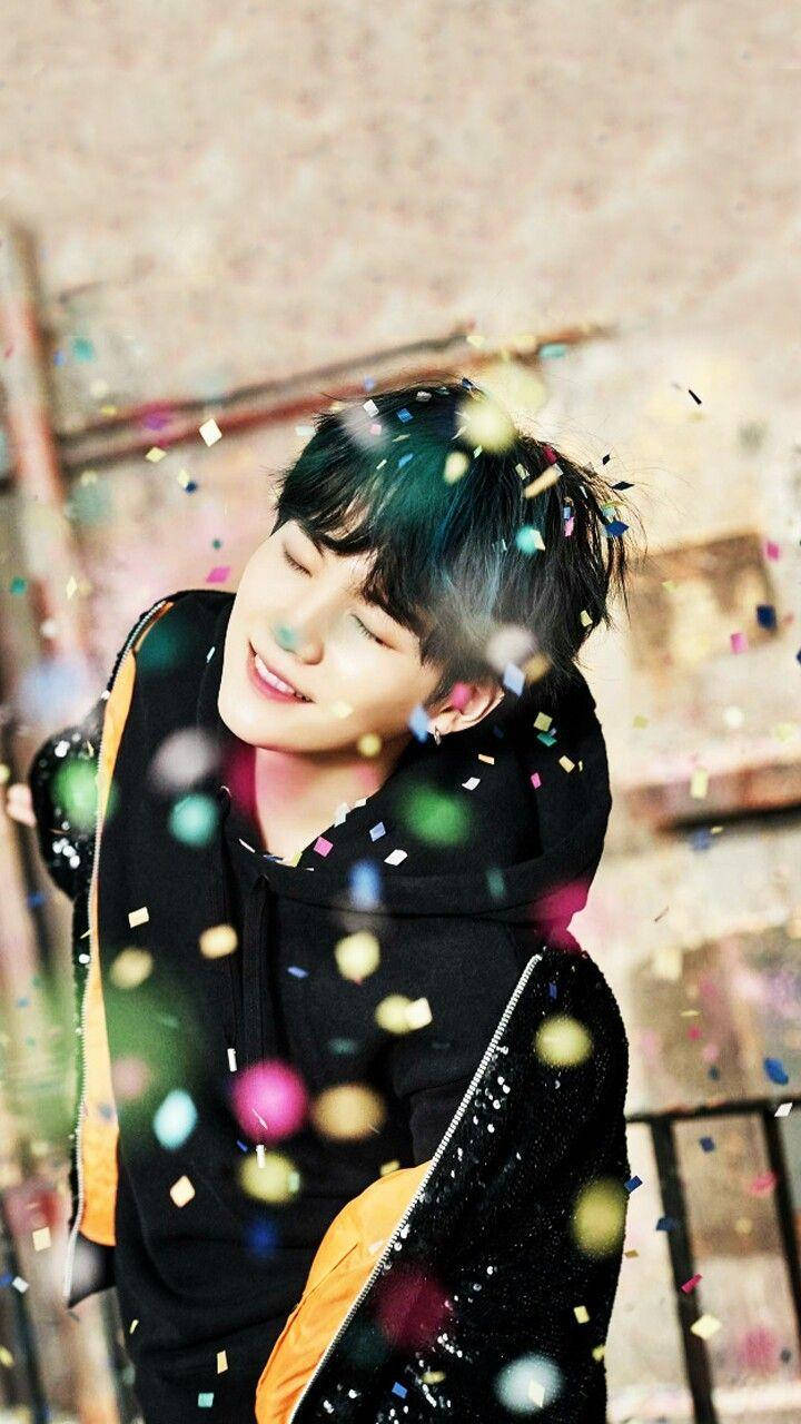 Smiling Suga Bts Wallpaper