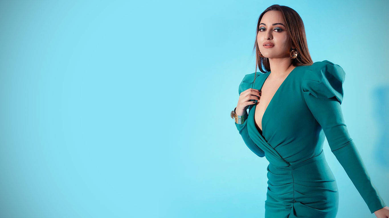 Sonakshi Sinha Green Chic Dress Wallpaper