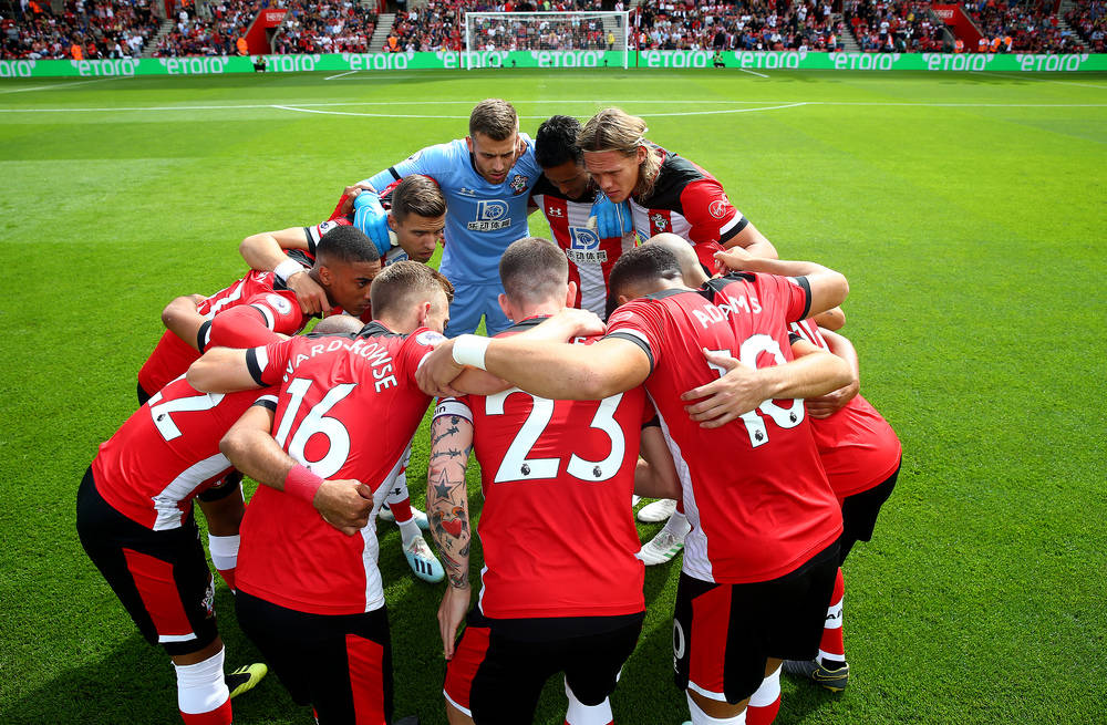 Southampton Fc Player Huddle Wallpaper