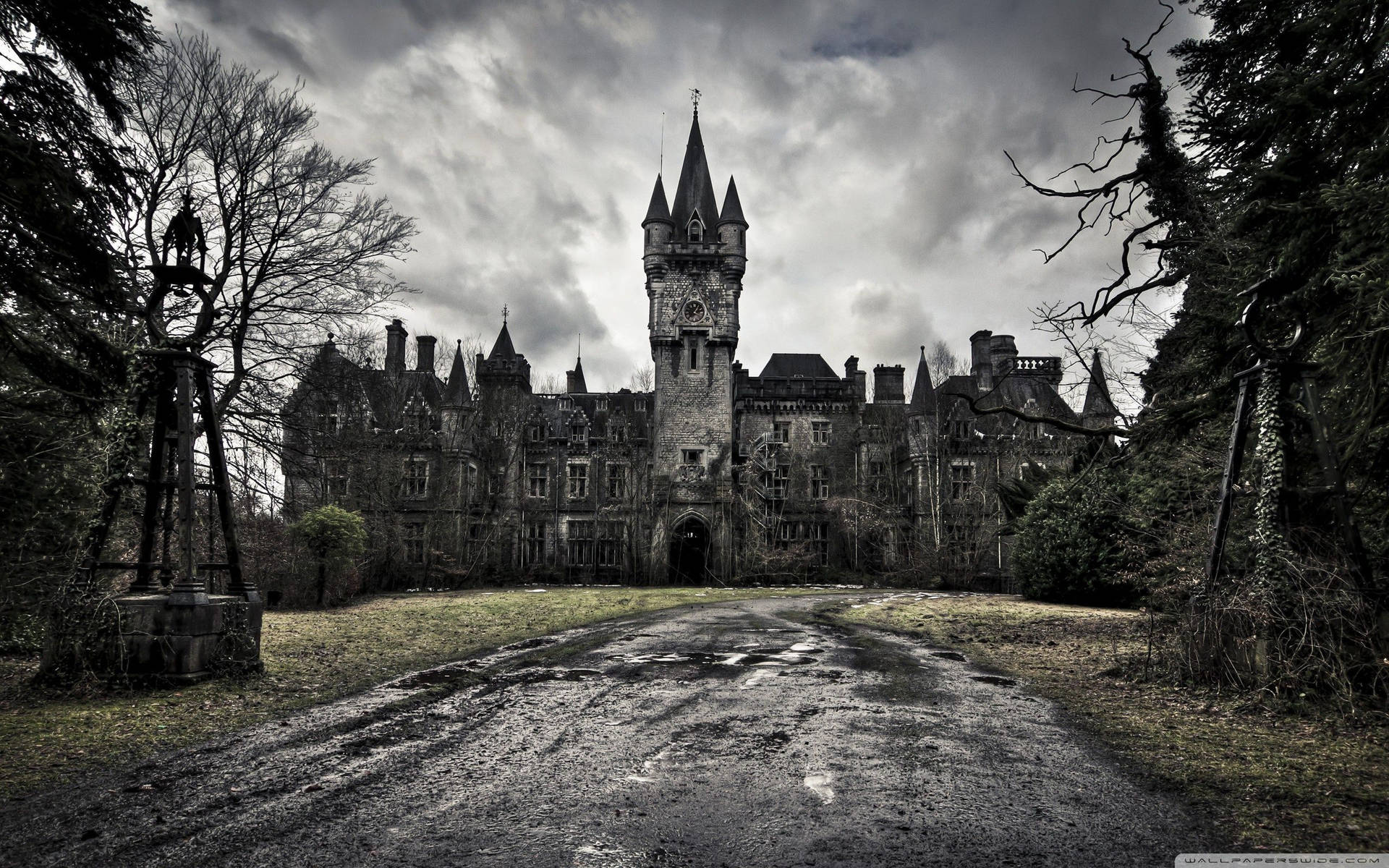 Spooky Haunted Castle Wallpaper