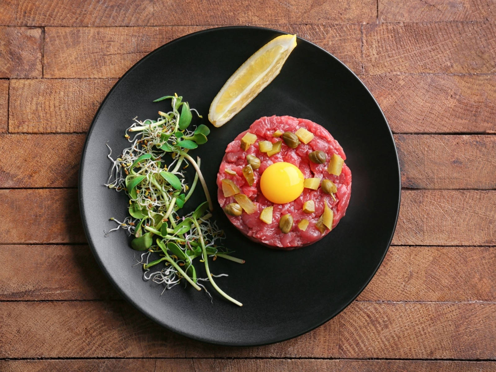 Steak Tartare With Lemon Wallpaper