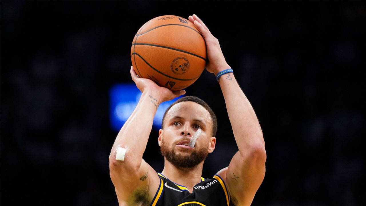 Steph Curry As Palm Shooter Wallpaper