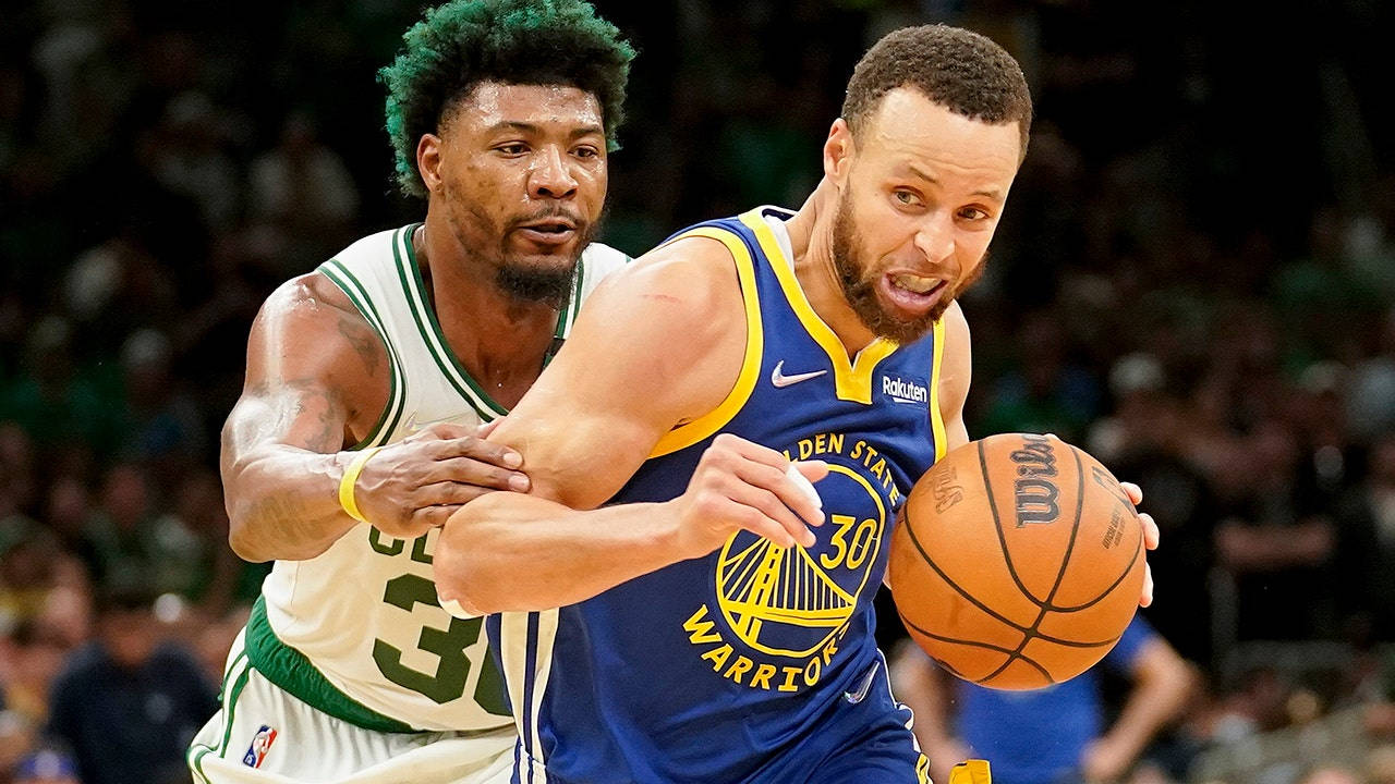 Steph Curry Escaping From Marcus Smart Wallpaper