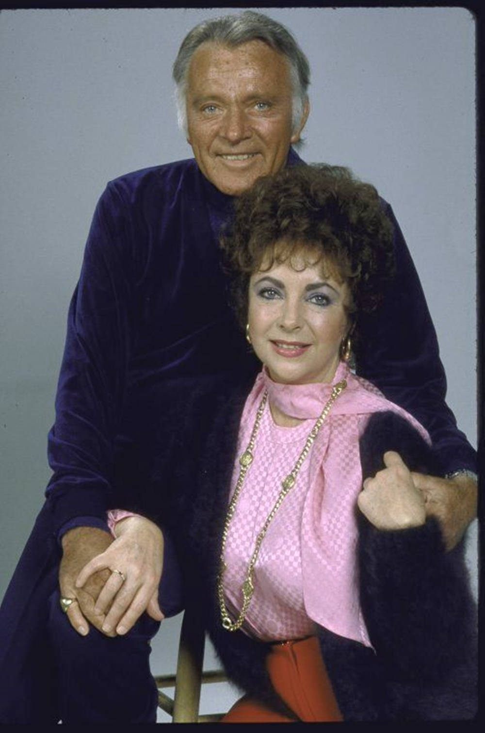 Studio Photo Of Elizabeth Taylor And Richard Burton Wallpaper