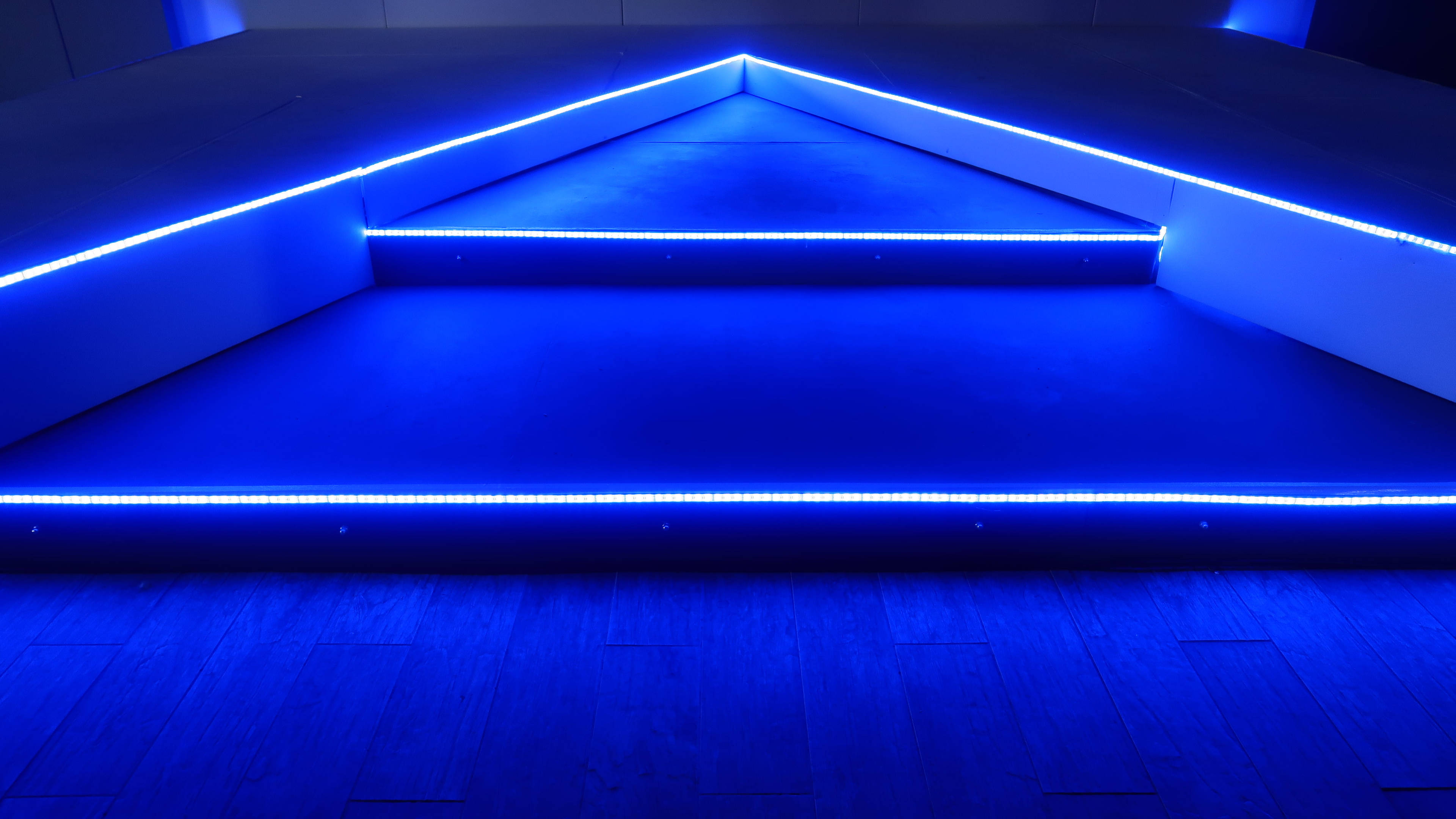 Stunning Blue Light Emitting 4k Led Display Wallpaper