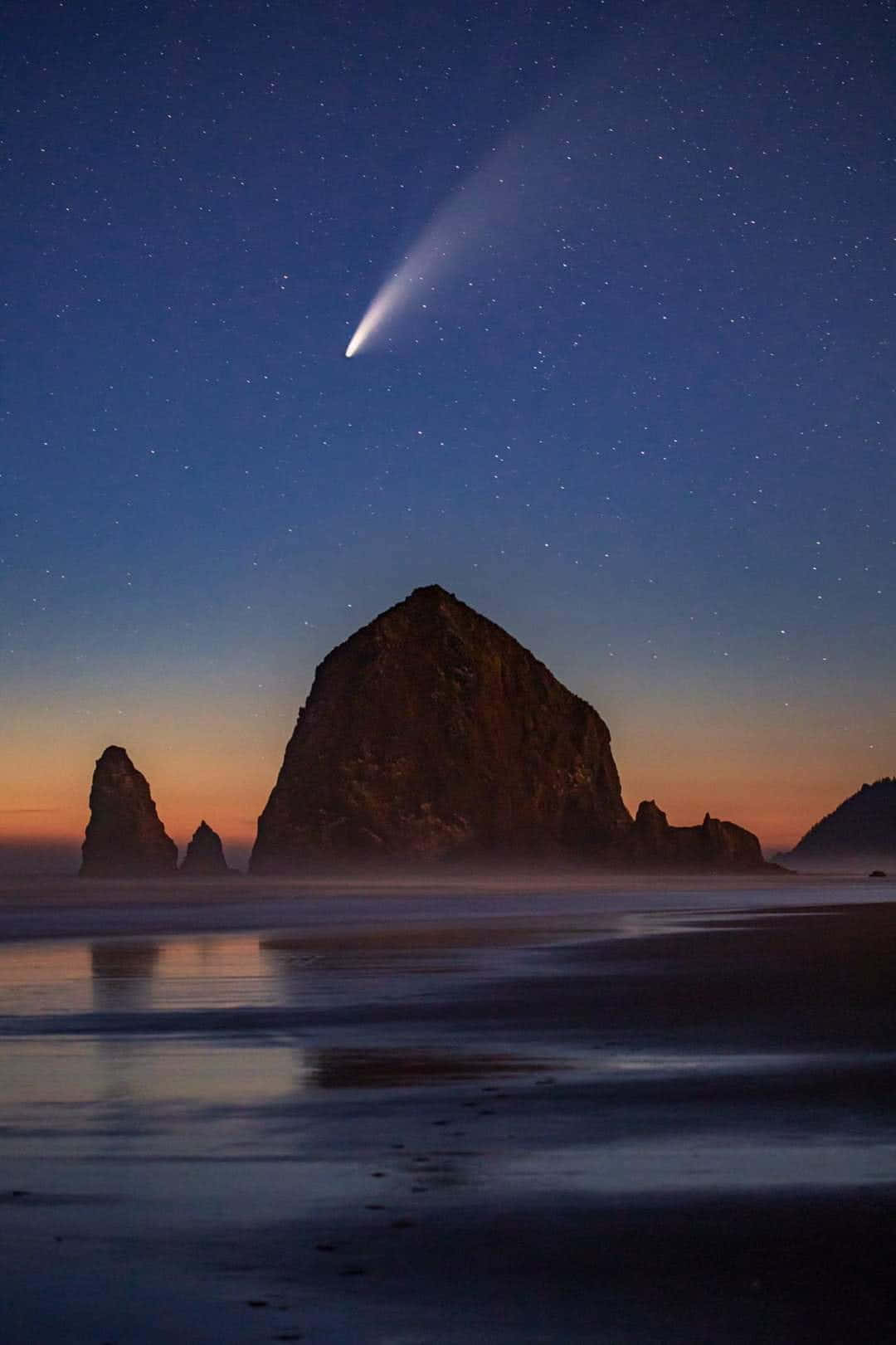 Stunning Comet Streaking Across The Night Sky Wallpaper