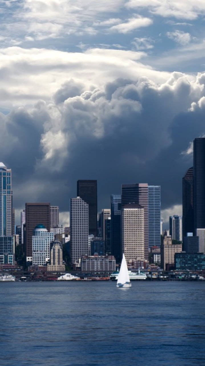 Stunning Seattle Seascape With Boat - Iphone Wallpaper Wallpaper