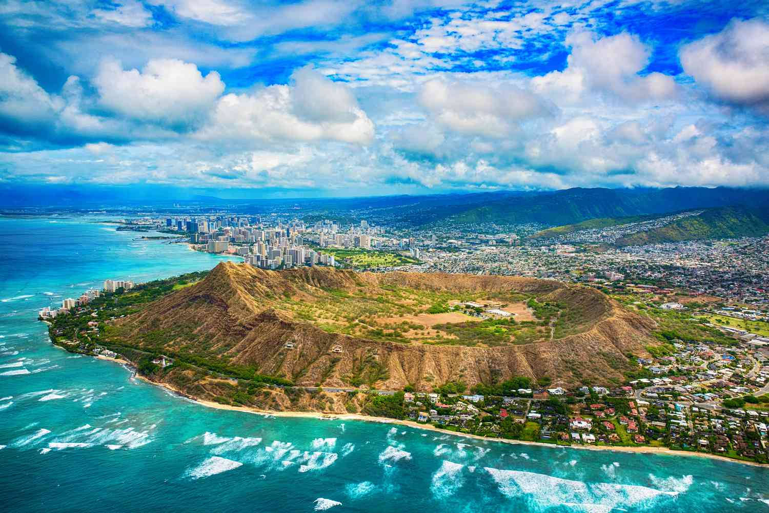 Stunning Volcanic Cone In Oahu, Hawaii Wallpaper