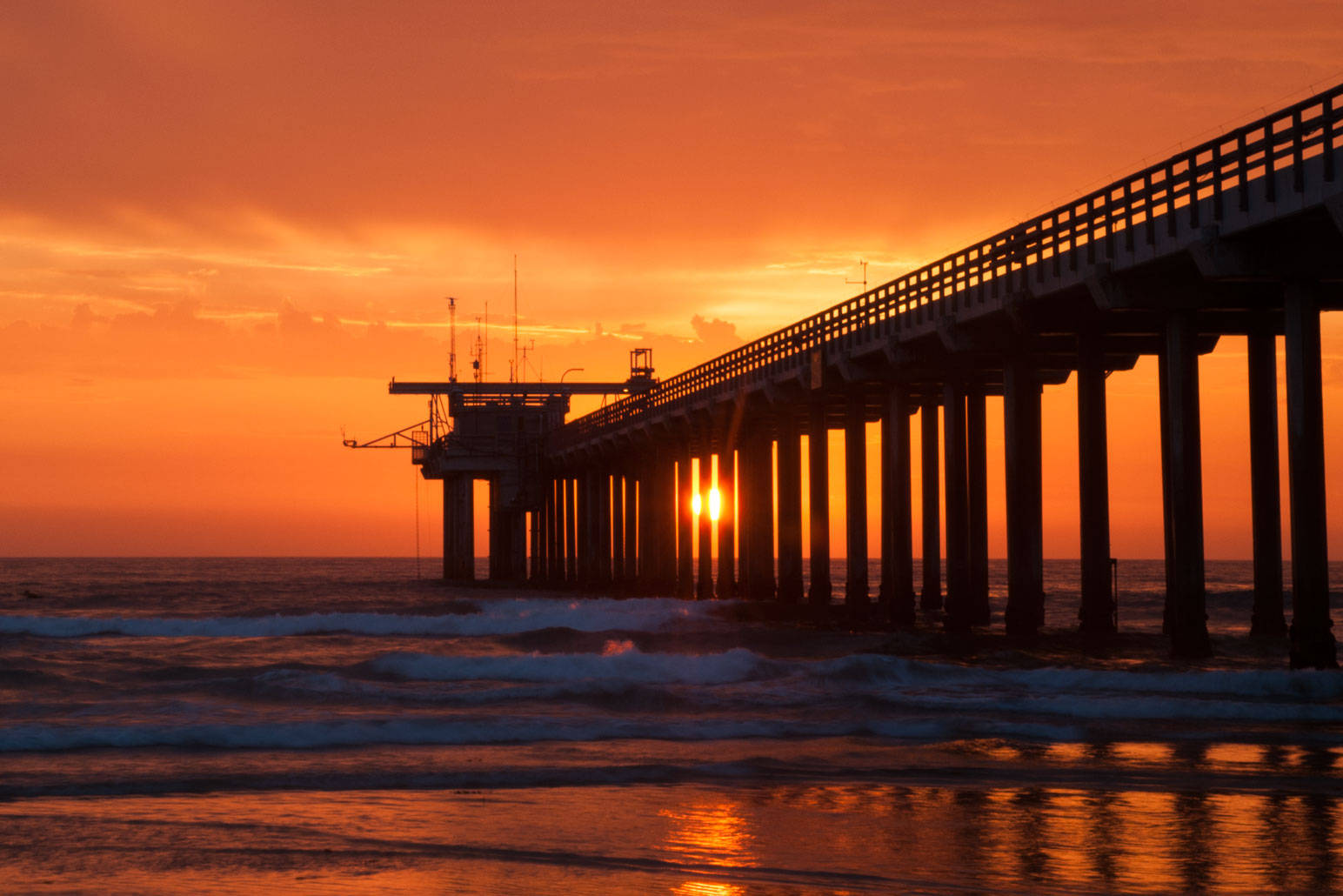 Sunlight Hitting A Pier At San Diego Wallpaper