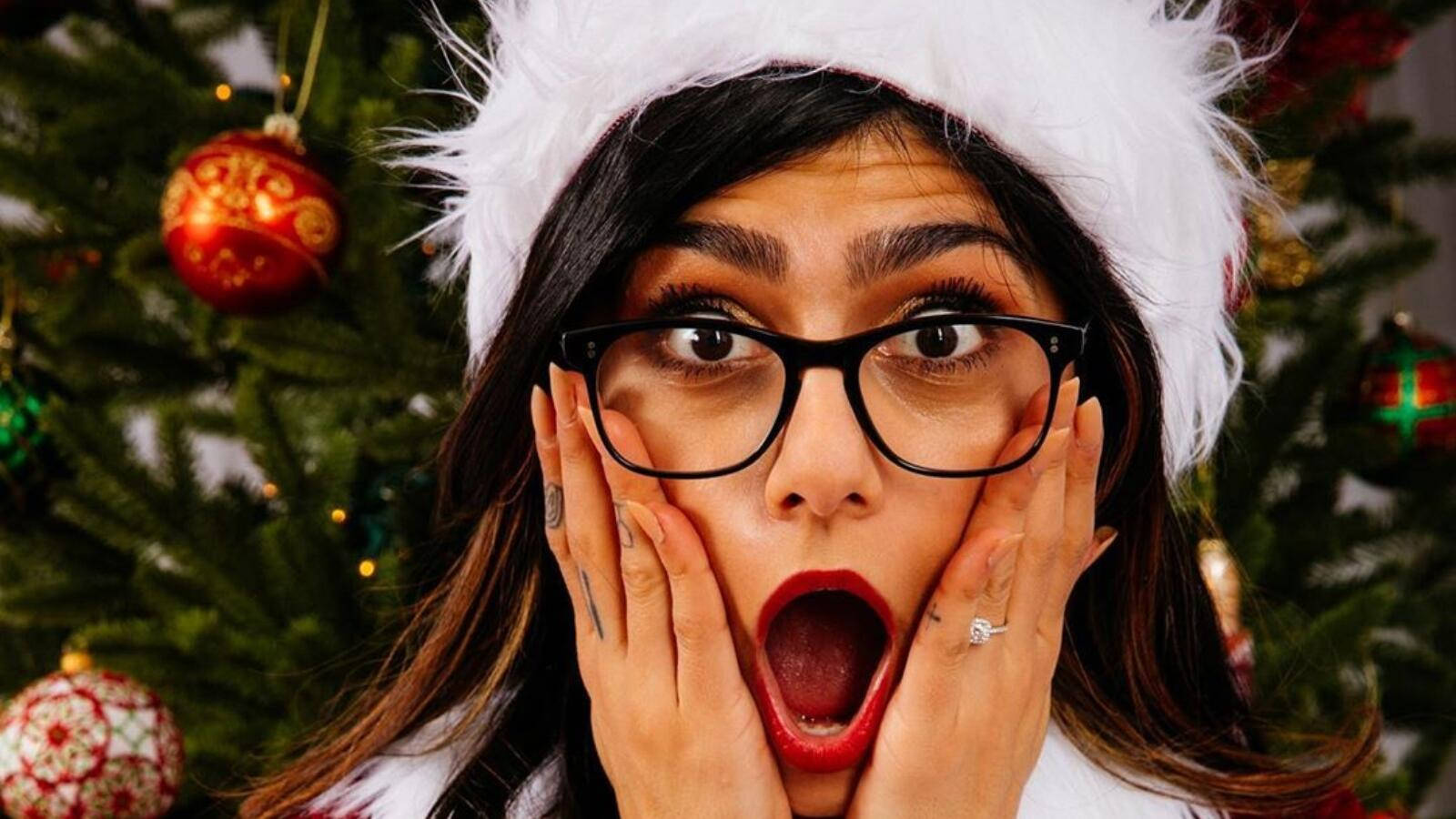 Surprised Mia Khalifa Photo Wallpaper