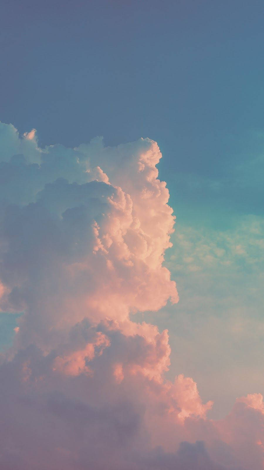 Take In The Calming Sight Of The Aesthetic Cloud Wallpaper