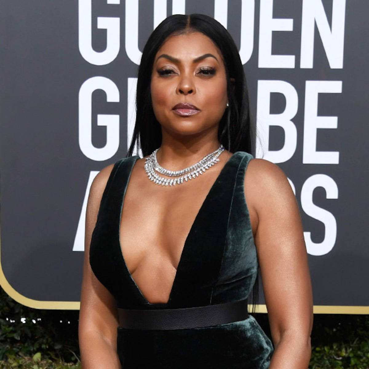 Taraji P. Henson Sexy Dress Wallpaper