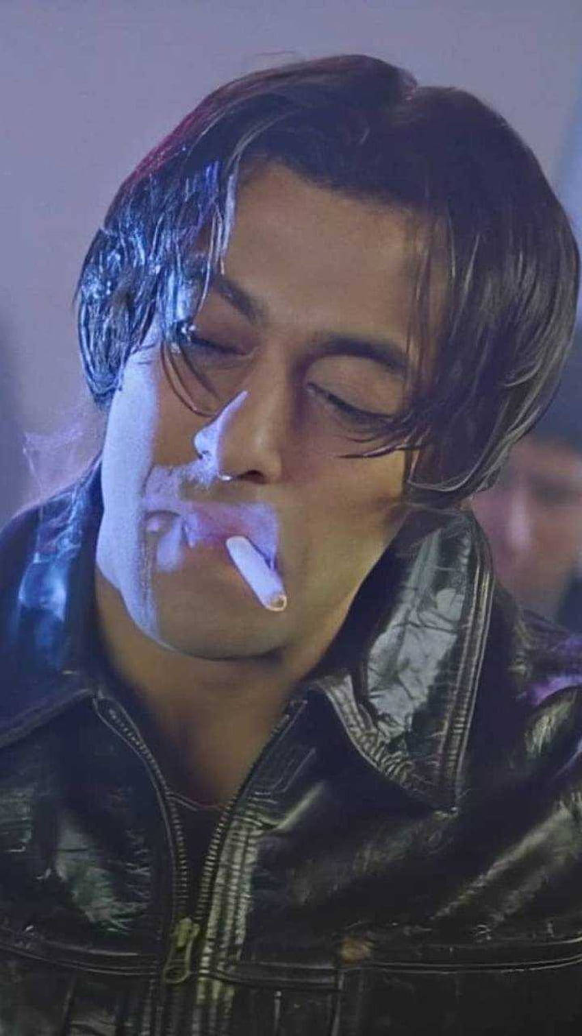 Tere Naam Actor At Bar Wallpaper