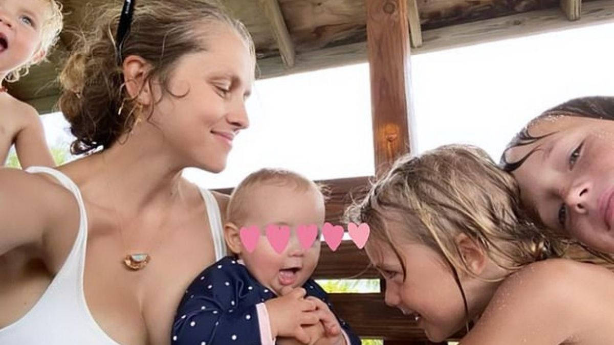 Teresa Palmer With Her Children Wallpaper