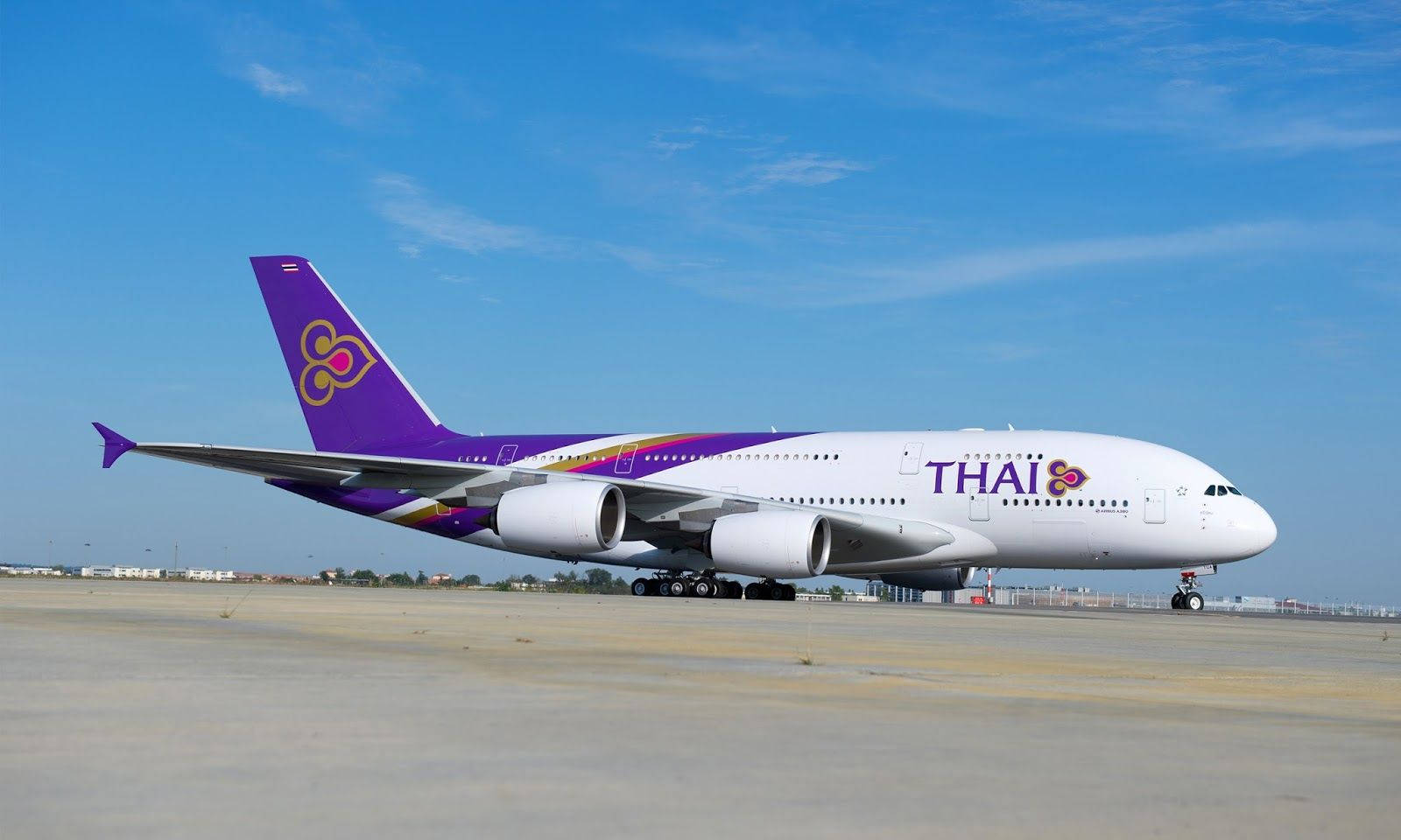 Thai Airways Airplane Landing Wallpaper