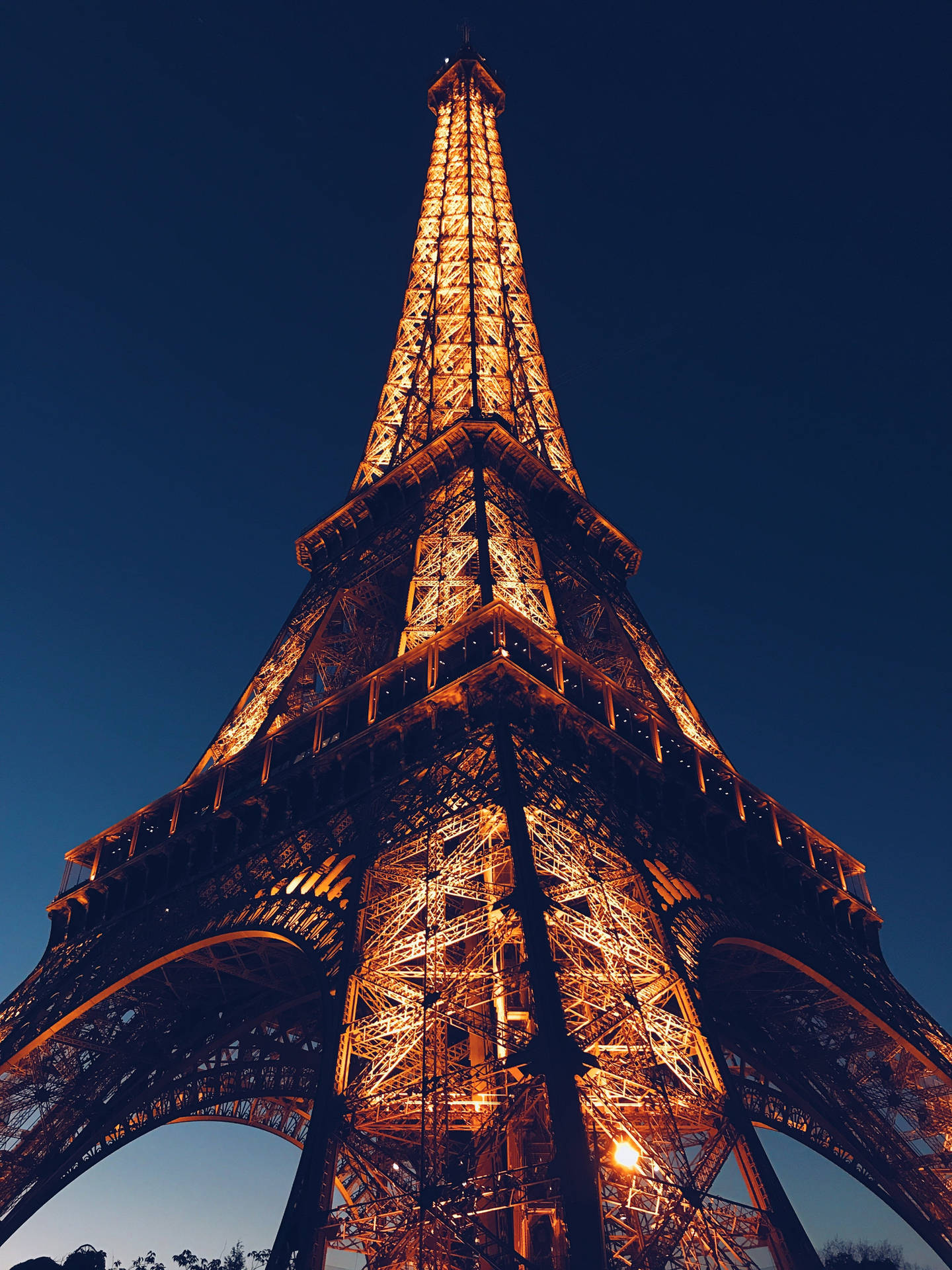The Eiffel Tower Glittering In The Night Wallpaper