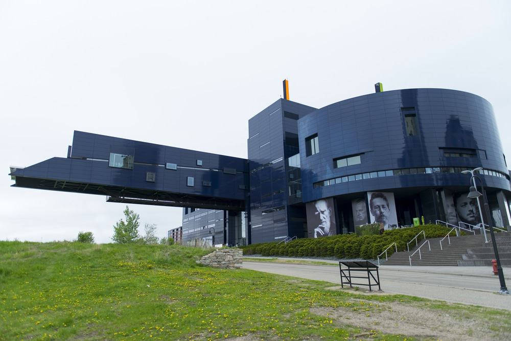 The Scenic Guthrie Theater In Minneapolis Wallpaper