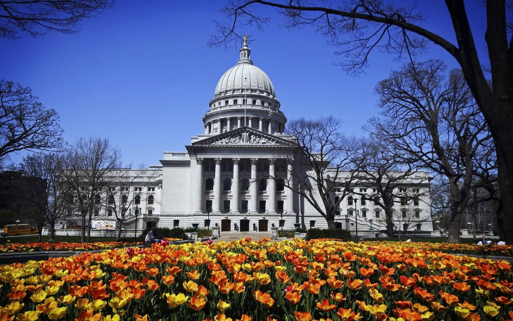 The Wisconsin State Capitol Building In Madison Wallpaper
