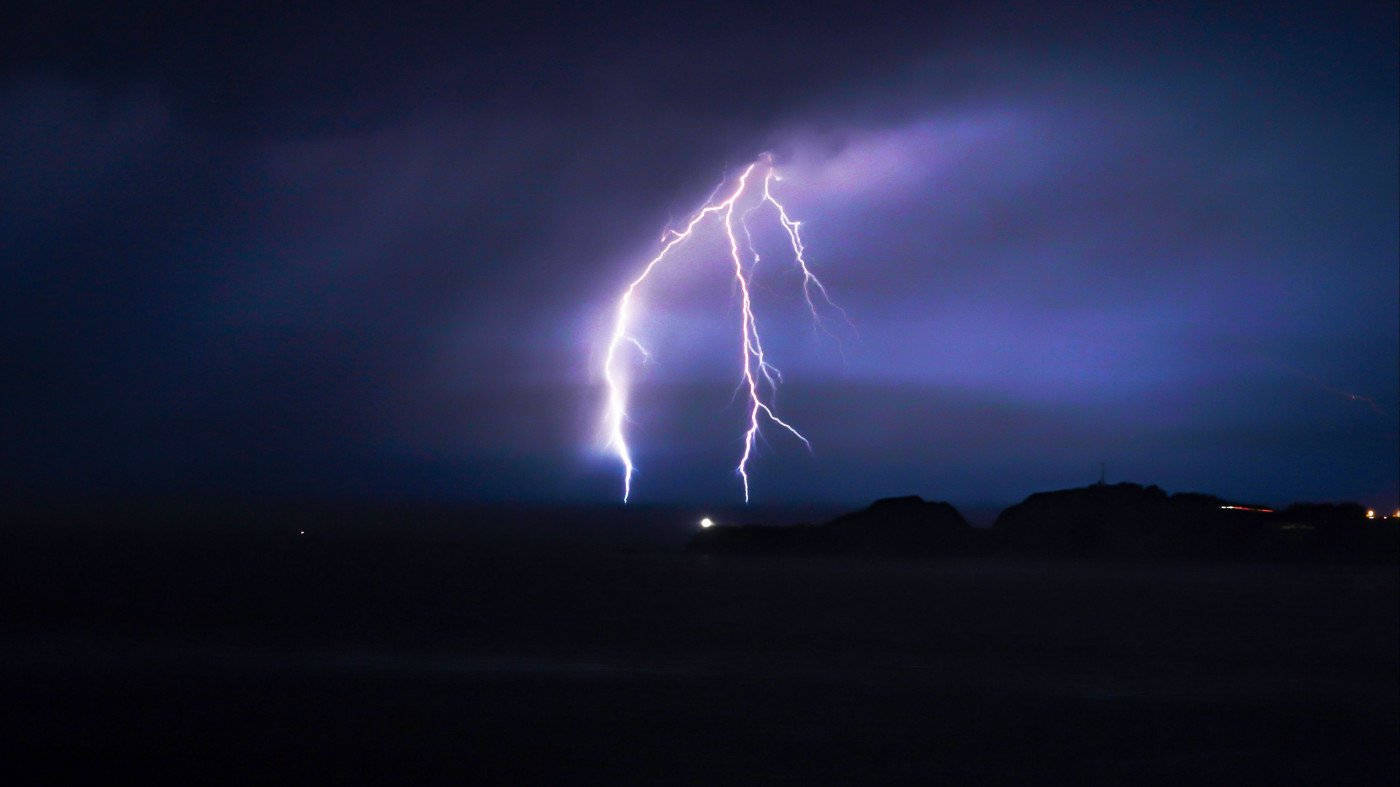 Thunderstorm Cuts Through Sky Wallpaper