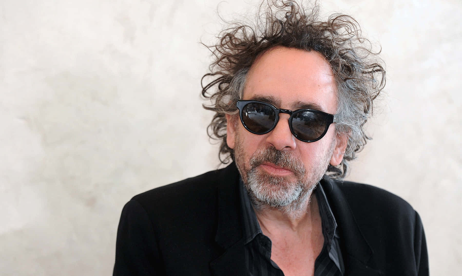 Tim Burton Creating A Beloved World Of Captivating Films Wallpaper