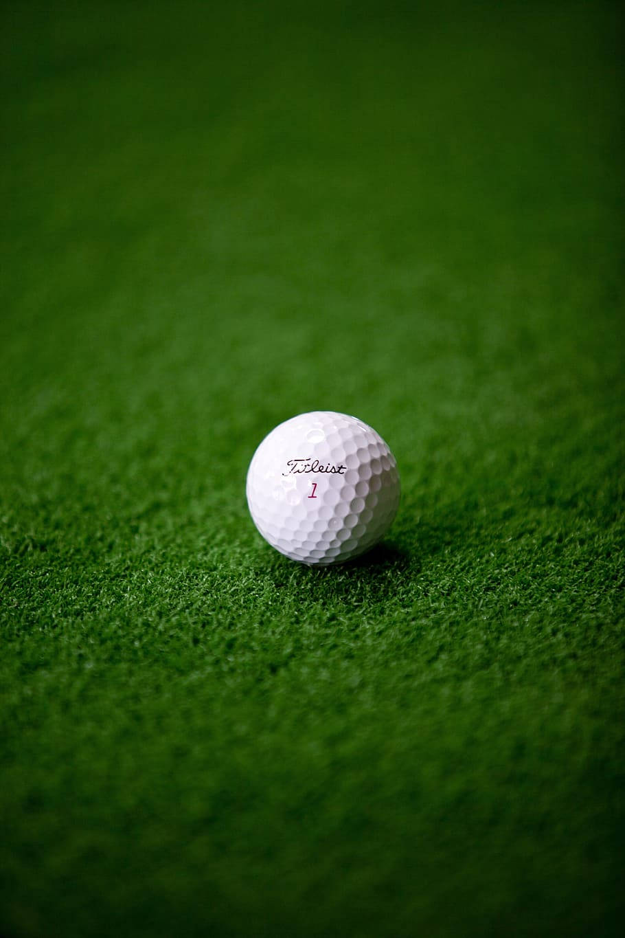 Titleist White Ball Golf Phone Wallpaper