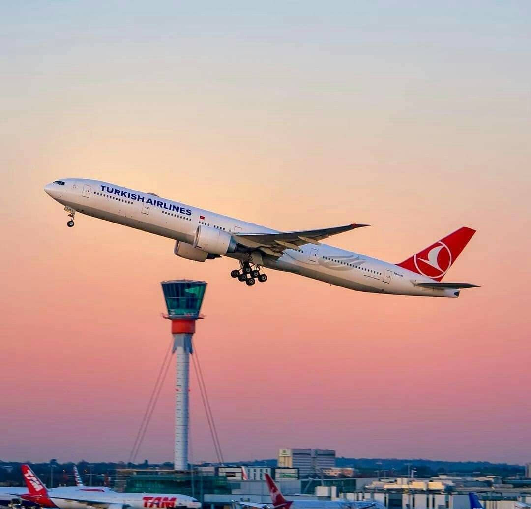 Turkish Airlines 777-300 Er Takeoff Wallpaper