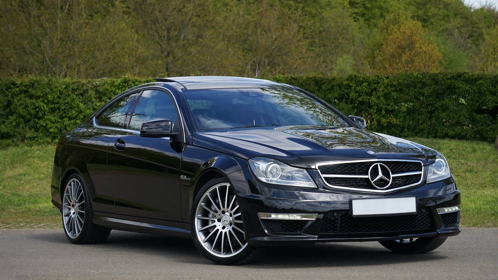 Two-door C-class Mercedes Benz Wallpaper