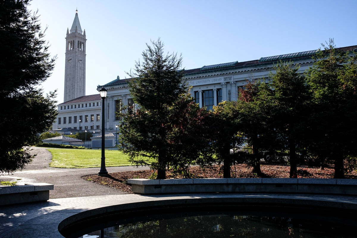 Ucb Fountain And Park Wallpaper