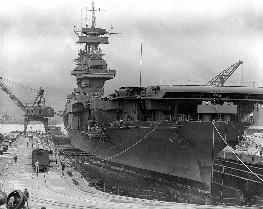 Uss Yorktown Prepares At Pearl Harbor Wallpaper