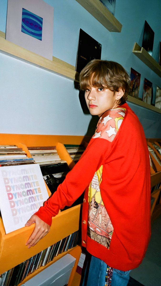 V With Bts Dynamite Vinyl Record Wallpaper