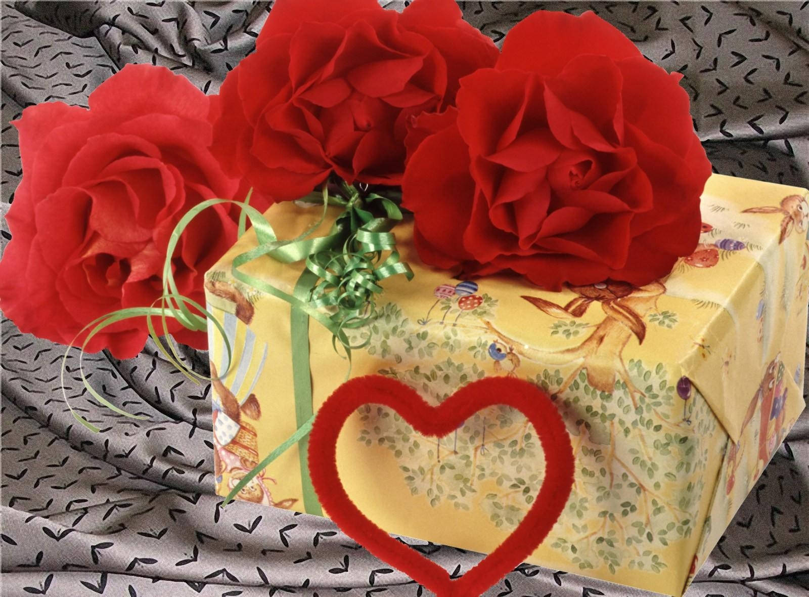 Valentine's Day Gift Box With Red Roses Wallpaper