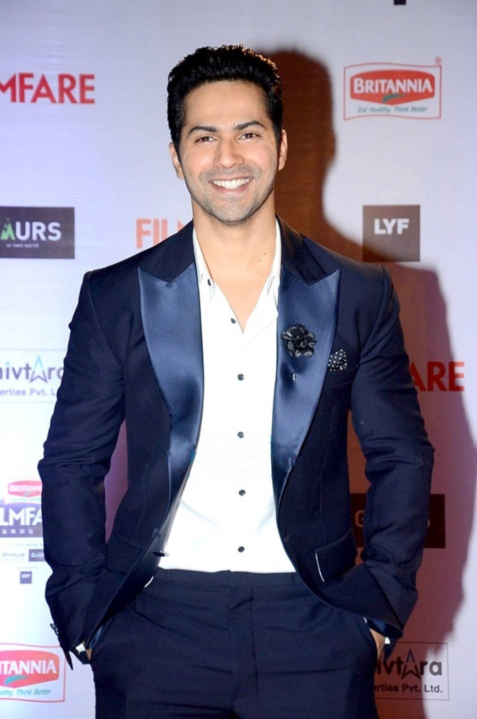 Varun Dhawan At Filmfare Awards 2016 Wallpaper