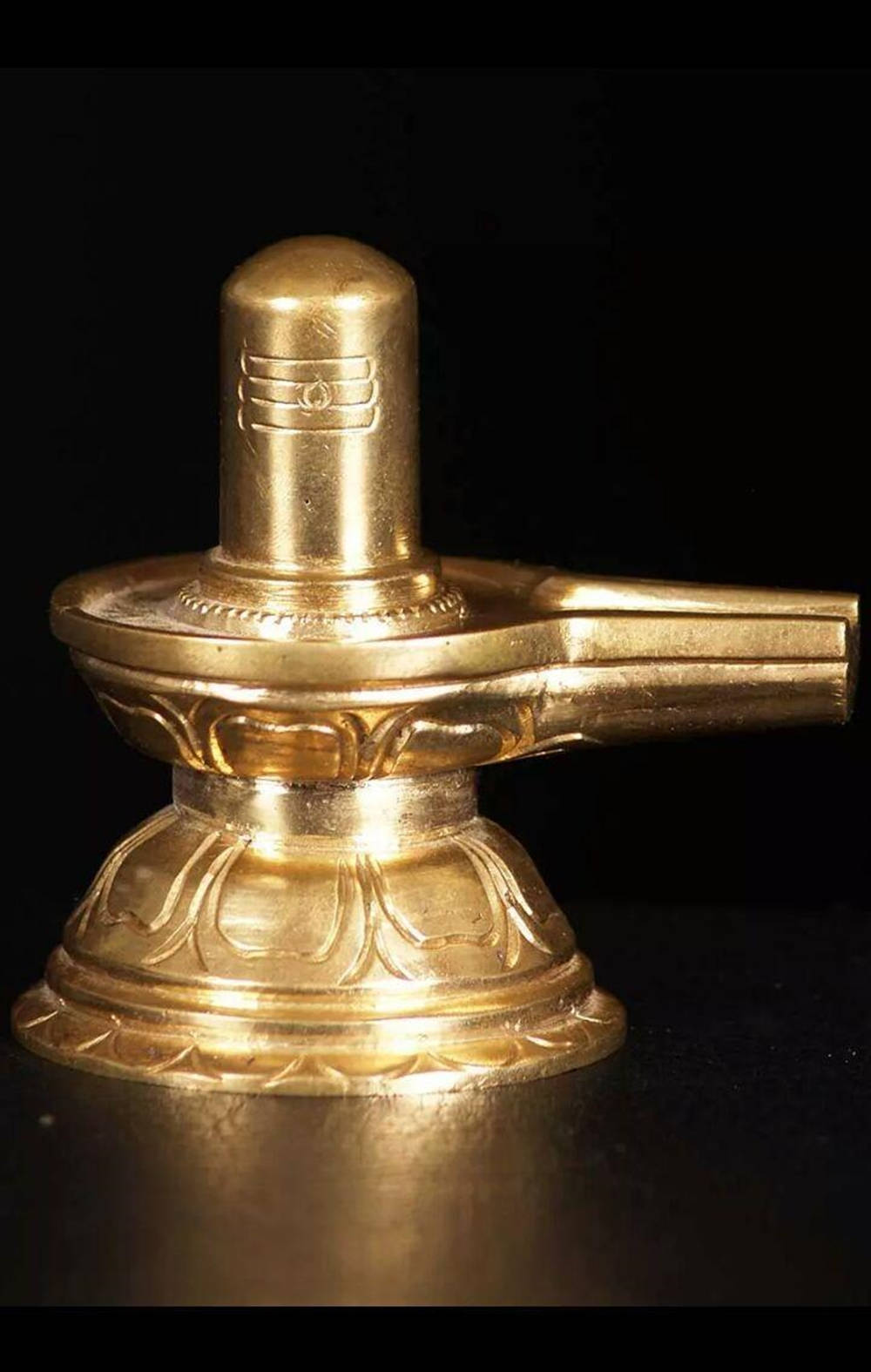 Vertical Gold Plated Shiva Lingam Wallpaper