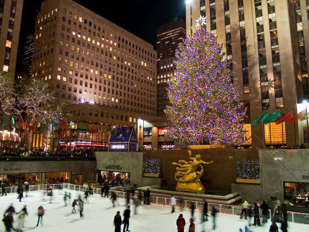 Vibrant Crowd Ice Skating At The Iconic Rockefeller Center Wallpaper