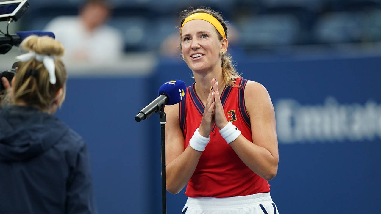 Victoria Azarenka Holding Hands Together Wallpaper