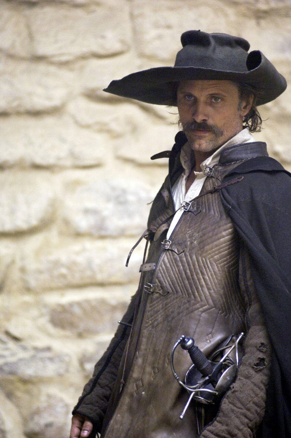 Viggo Mortensen In The Powerful Role Of Alatriste Wallpaper