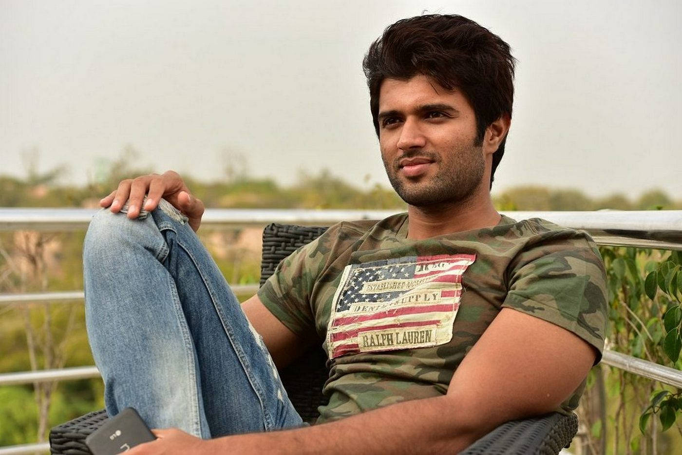 Vijay Deverakonda Army Shirt 4k Wallpaper