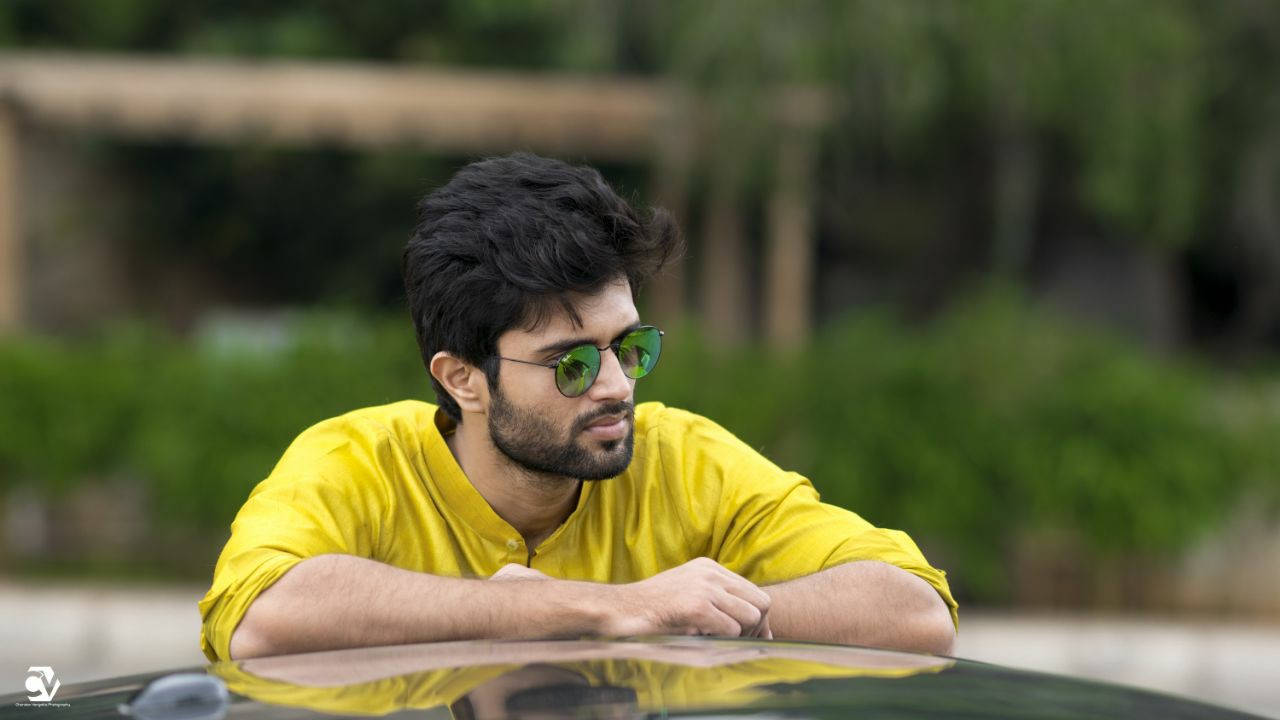 Vijay Deverakonda With Yellow Shirt 4k Wallpaper