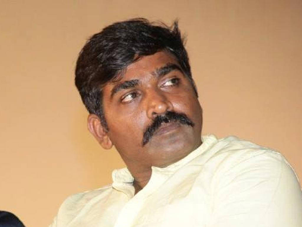 Vijay Sethupathi In Yellow Shirt Hd Wallpaper