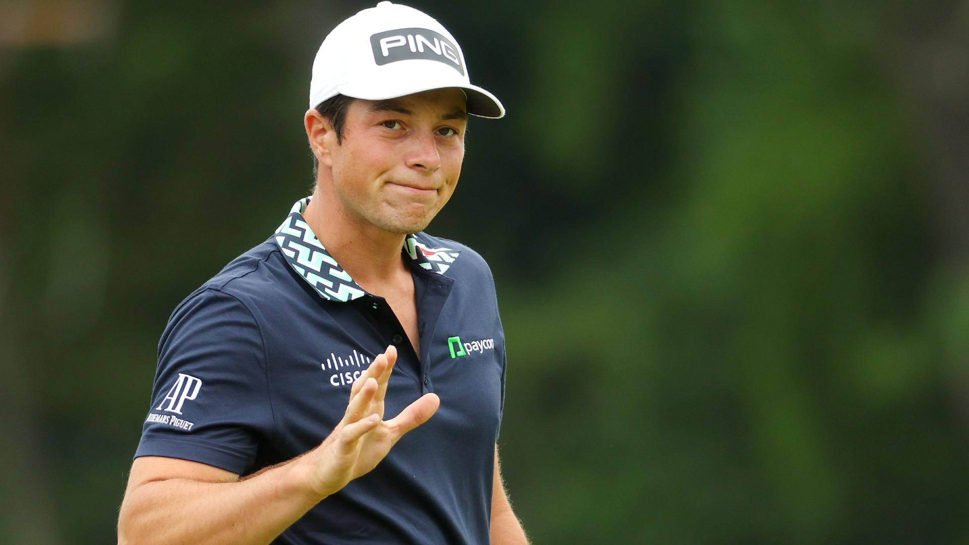 Viktor Hovland Waving For Fans Wallpaper