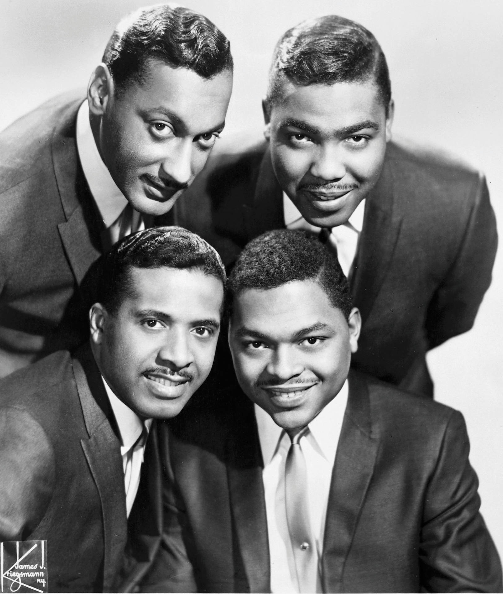 Vintage 1964 Portrait Of The Four Tops Wallpaper