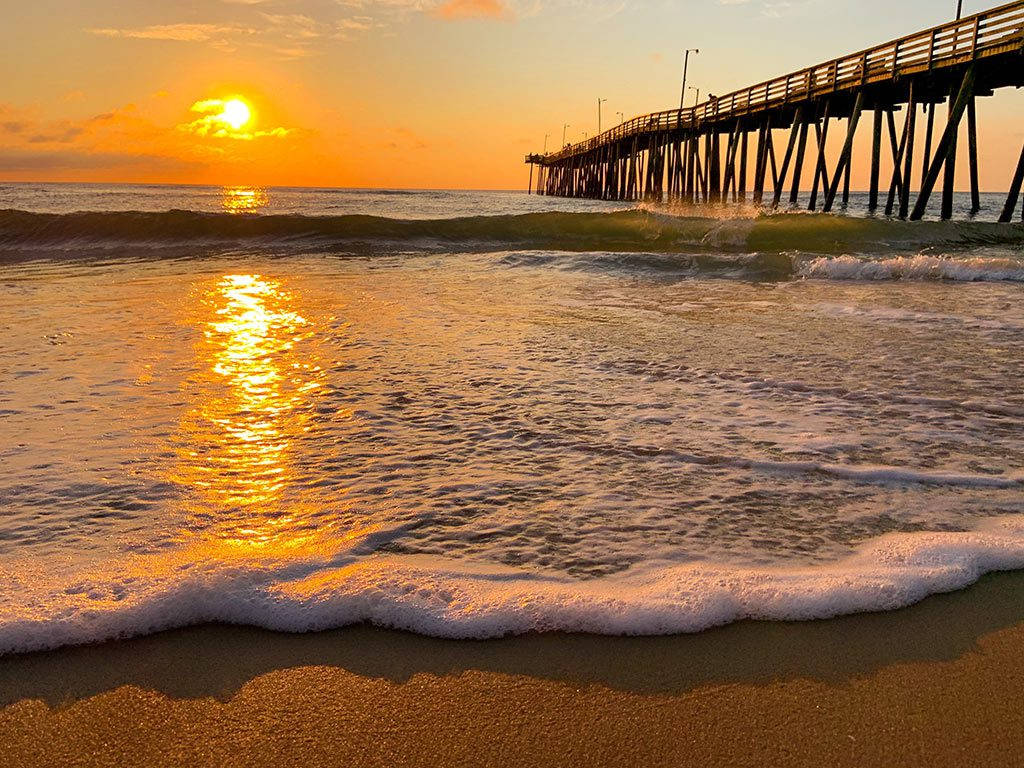 Virginia Beach Pier And Shoreline Wallpaper