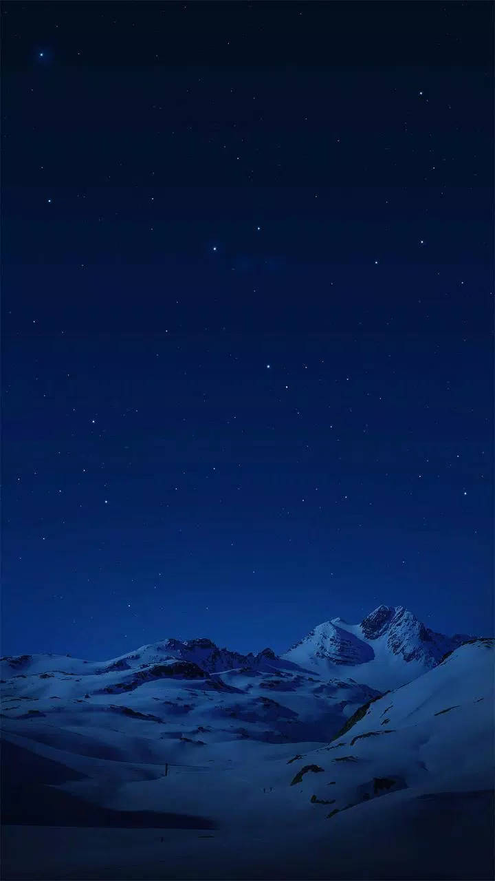 Vivo Y11 Marveling At The Beauty Of Snow Mountains Wallpaper