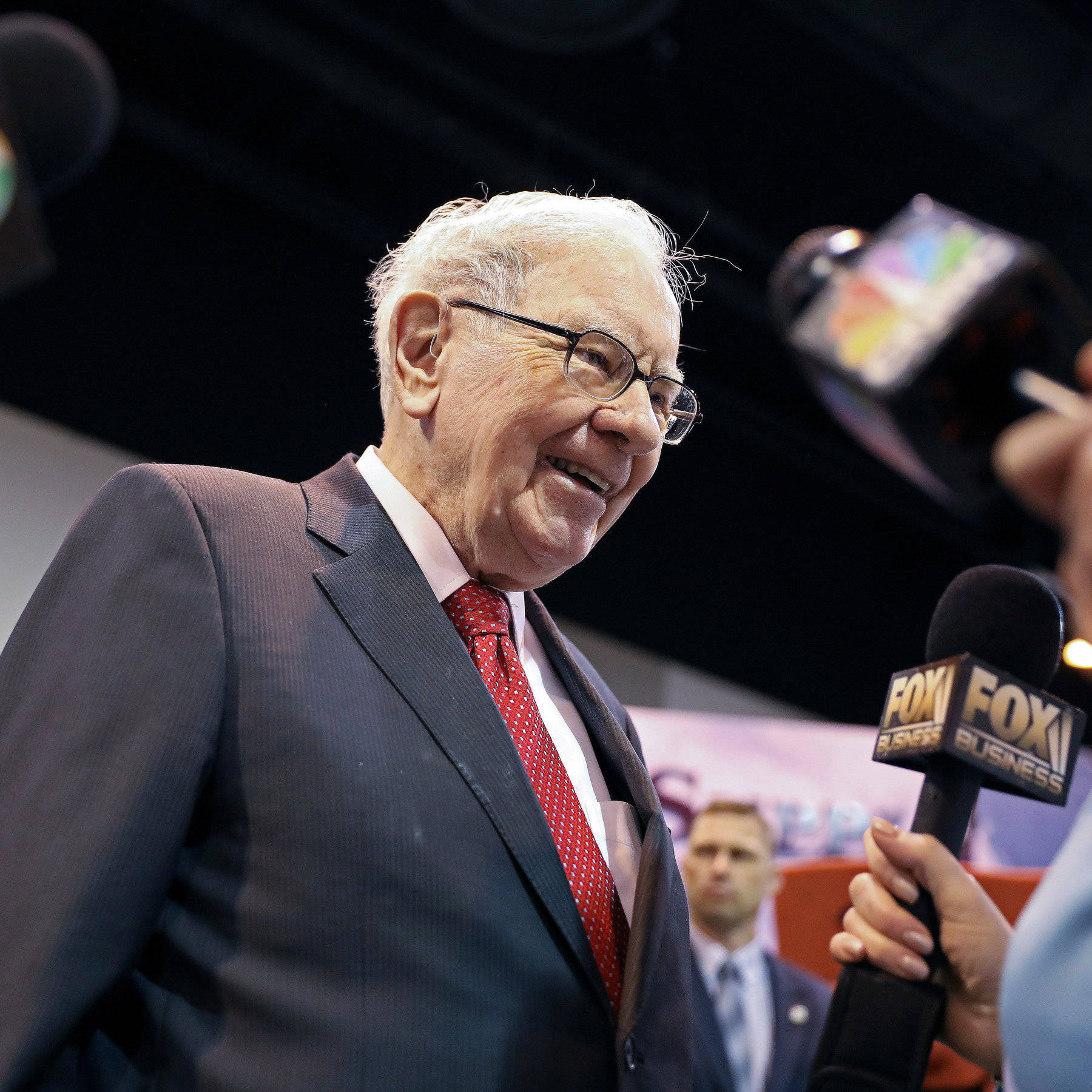 Warren Buffett Interview Close Up Photography Wallpaper