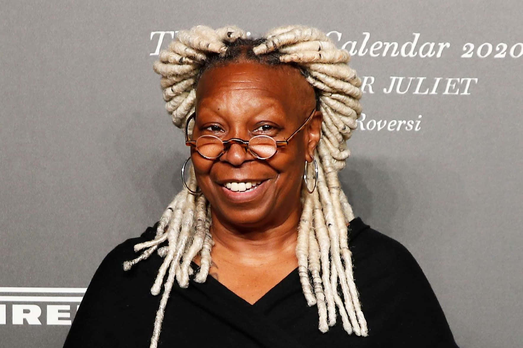 Whoopi Goldberg Older Black Woman Wallpaper